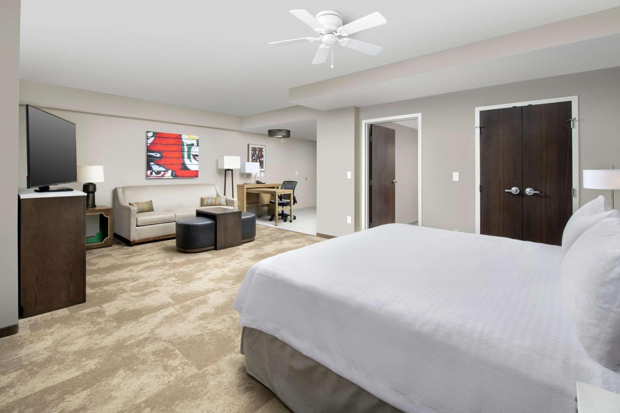 Hotel Homewood By Hilton Downtown